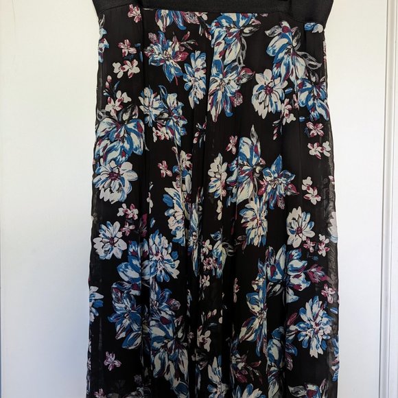 Time and Tru Women's Pleated Midi Skirt, Black Floral - Picture 4 of 4
